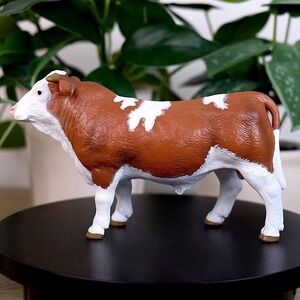 Simmental Bull Figurine - Hand Painted‎ Farm Animal Toy Action Figure - NEW Papo